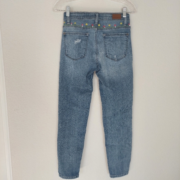 Judy Blue Relaxed Fit Distressed Custom Embroidered Mushroom Jeans Size 5/27 - Picture 5 of 10